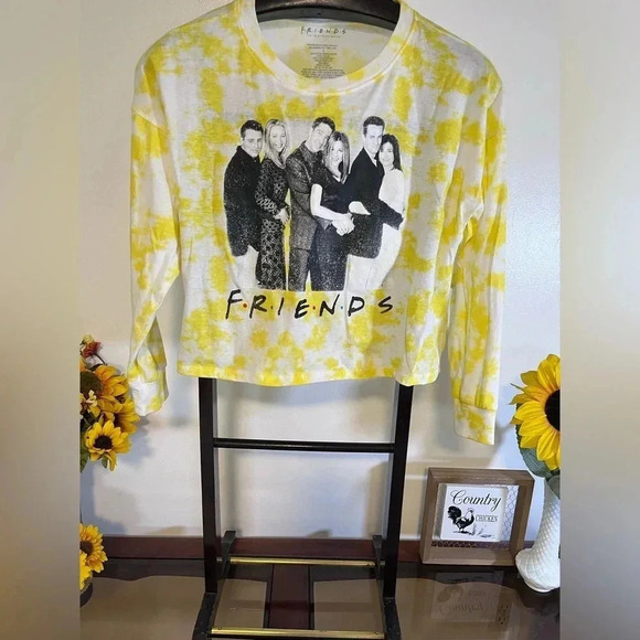 FRIENDS Tops - Friends women’s size small, long sleeve crop T-shirt